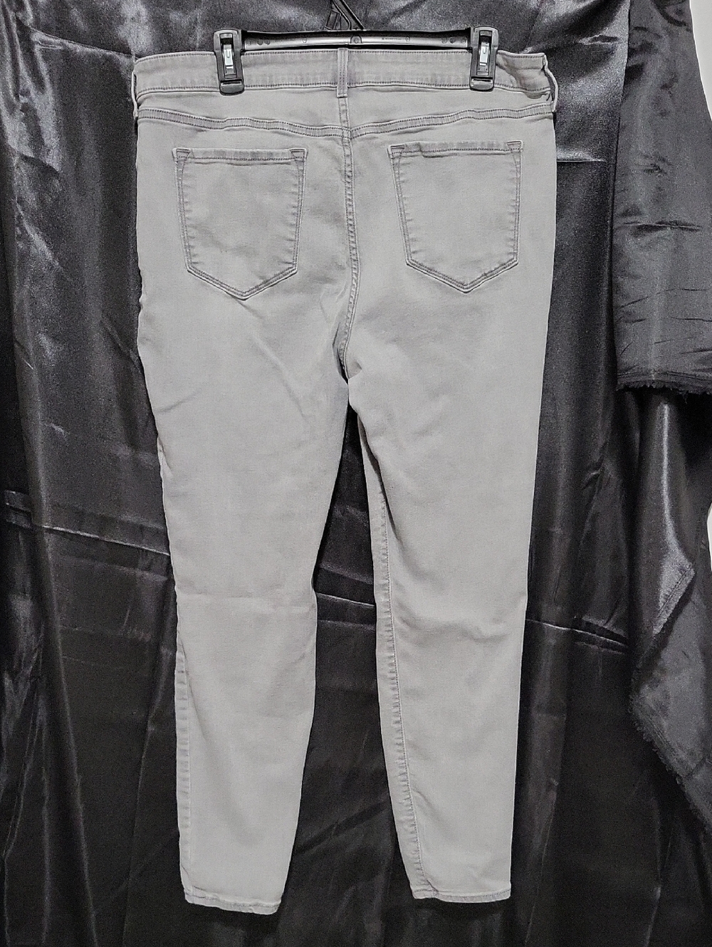 Old Navy Rockstar Mid-Rise Grey Denim Jeans Size 16 - Picture 3 of 7